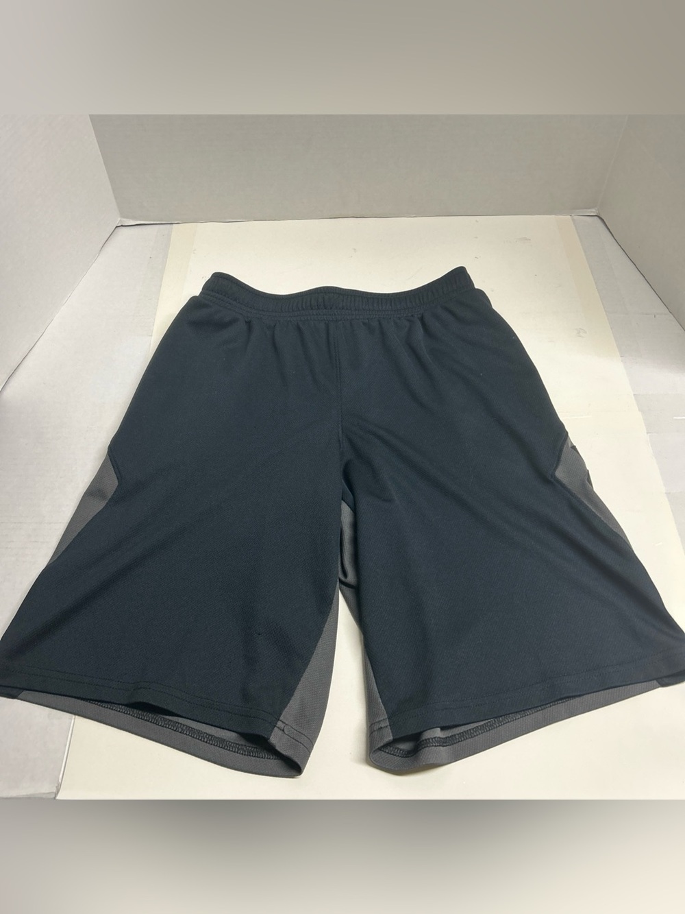 Under Armour Shorts Youth Large Gray Drawstring Gym Train Loose Fit Run Lounge